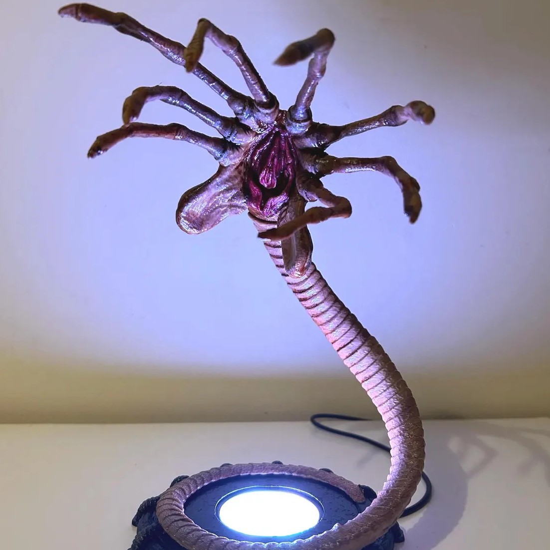 외계인 페이스허거 램프 야간 조명, LED 조명이 있는 - Home Decor Com 리뷰 및 가격