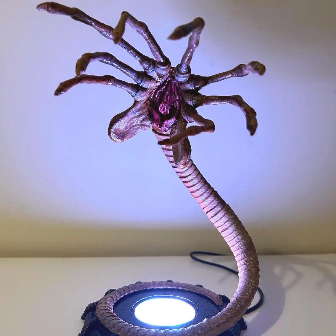 외계인 페이스허거 램프 야간 조명, LED 조명이 있는 - Home Decor Com 리뷰 및 가격