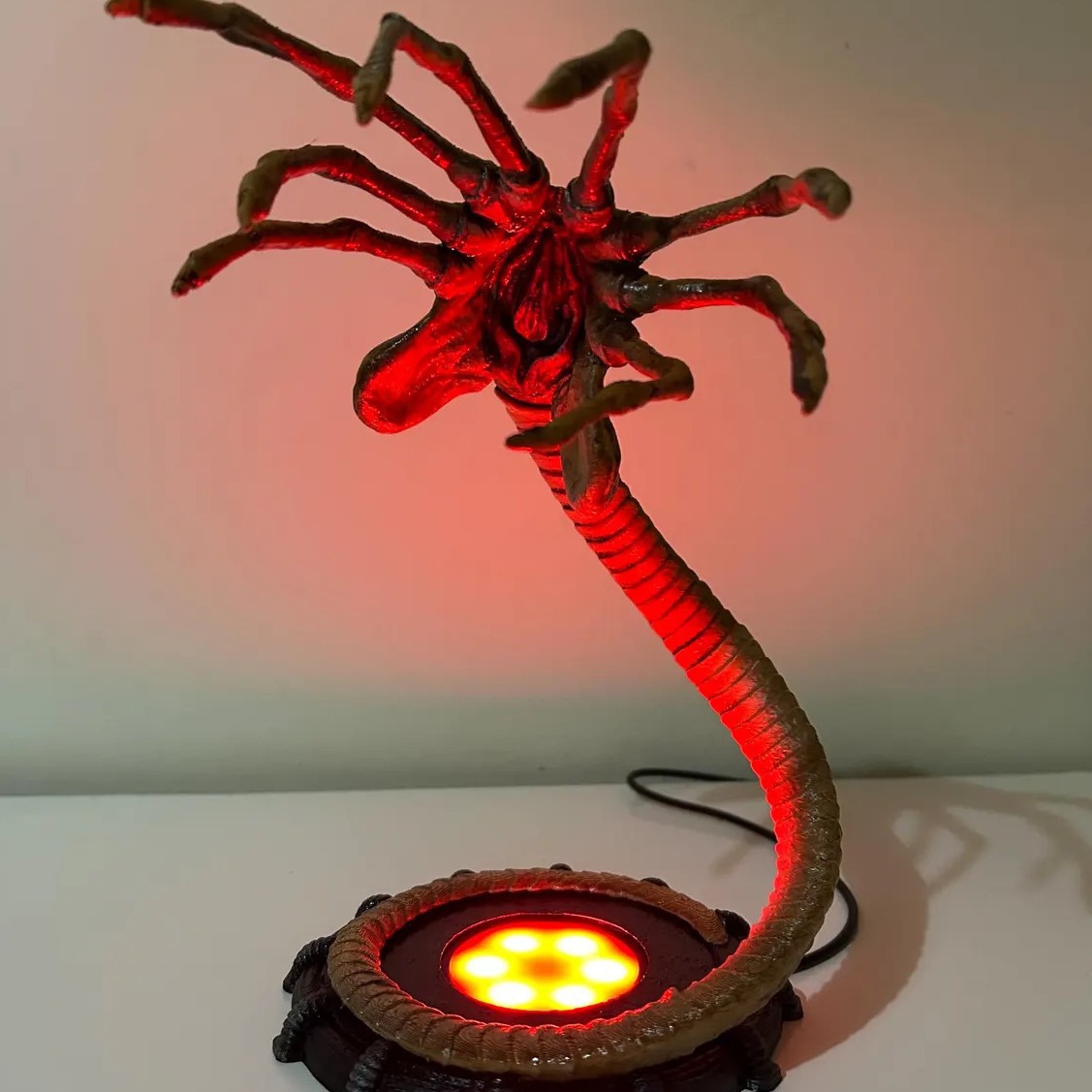 외계인 페이스허거 램프 야간 조명, LED 조명이 있는 - Home Decor Com 리뷰 및 가격